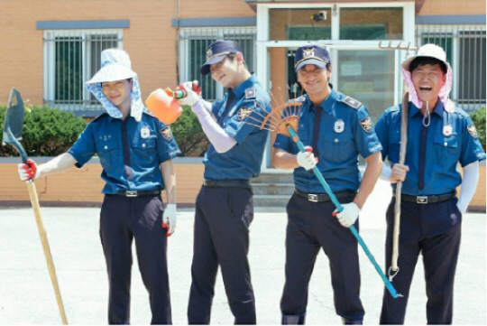 ‘시골경찰’ 이주승, SNS에 세 형들과 인증샷 게재