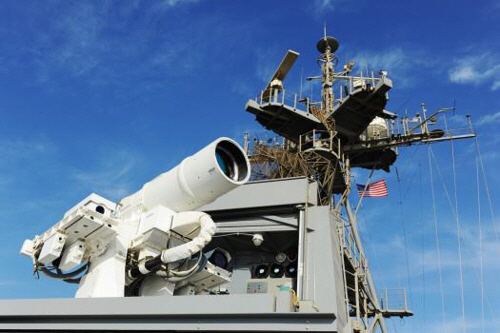 美 해군, ‘레이저무기’ 시험발사 장면 공개…‘1발에 1달러’