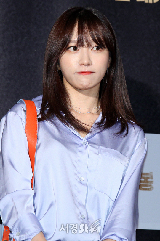 EXID 하니가 20일 오후 서울 용산구 CGV 용산아이파크몰에서 열린 영화 ‘군함도’ VIP시사회에서 참석해 포토타임을 갖고 있다.