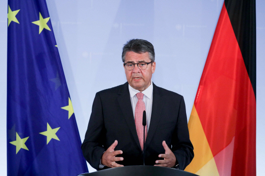 지그마어 가브리엘 독일 외교부 장관이 20일(현지시간) 베를린에서 기자회견을 하고 있다. /베를린=AFP연합뉴스