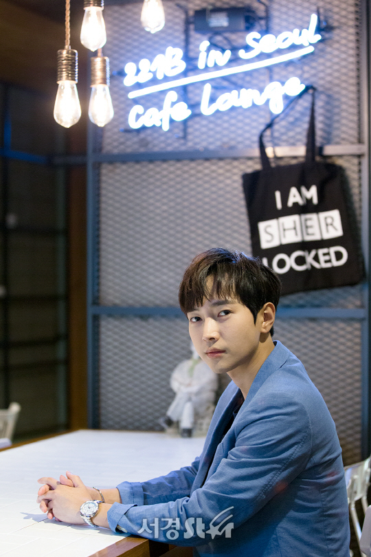 배우 서재형이 20일 오후 서울 강남구 한 카페에서 서경스타와의 인터뷰에 앞서 포즈를 취하고 있다.