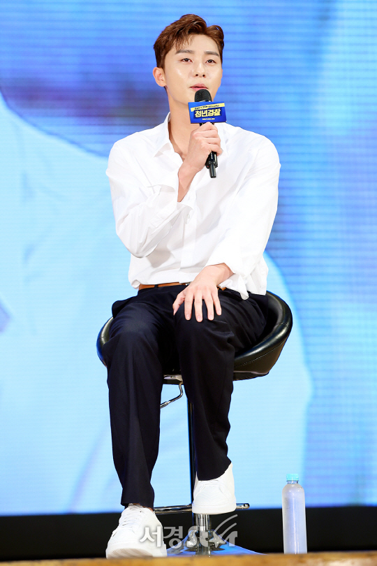 배우 박서준이 21일 오후 서울 송파구 롯데월드 가든스테이지에서 열린 영화 ‘청년경찰’ 쇼케이스에 참석하고 있다.