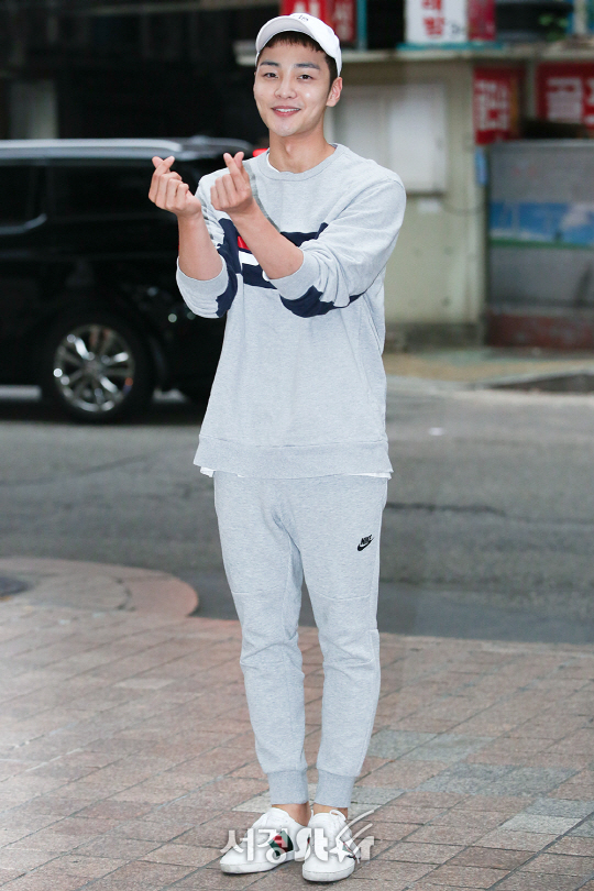 배우 김민재가 22일 오후 서울 영등포구 한 음식점에서 열린 KBS2 금토드라마 ‘최고의 한방’ 종방연에 참석하고 있다.