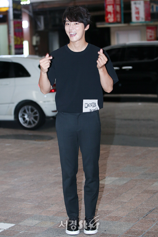 배우 윤시윤이 22일 오후 서울 영등포구 한 음식점에서 열린 KBS2 금토드라마 ‘최고의 한방’ 종방연에 참석하고 있다.