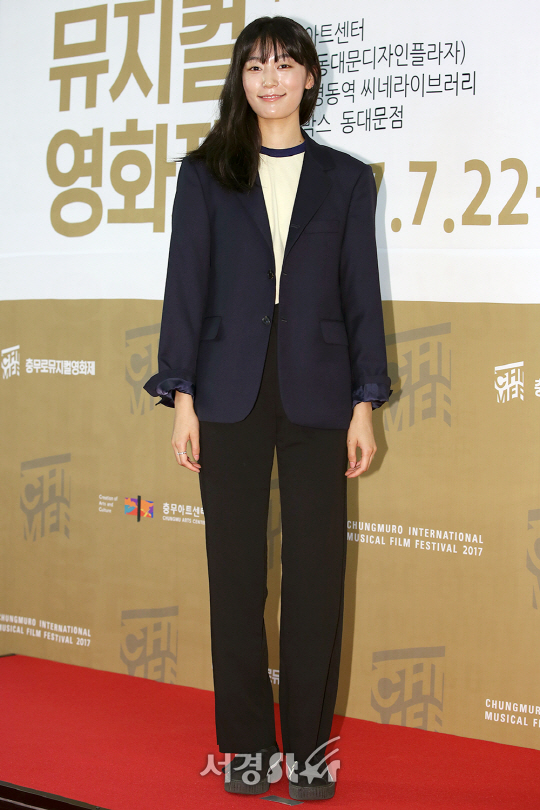 모델 최준영이 22일 오후 서울 중구 충무아트센터에서 열린 제2회 충무로뮤지컬영화제 개막식 포토월 행사에 참석해 포즈를 취하고 있다.