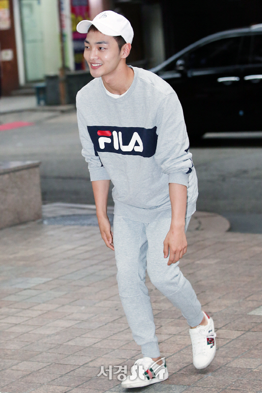 배우 김민재가 22일 오후 서울 영등포구 한 음식점에서 열린 KBS2 금토드라마 ‘최고의 한방’ 종방연에 참석하고 있다.