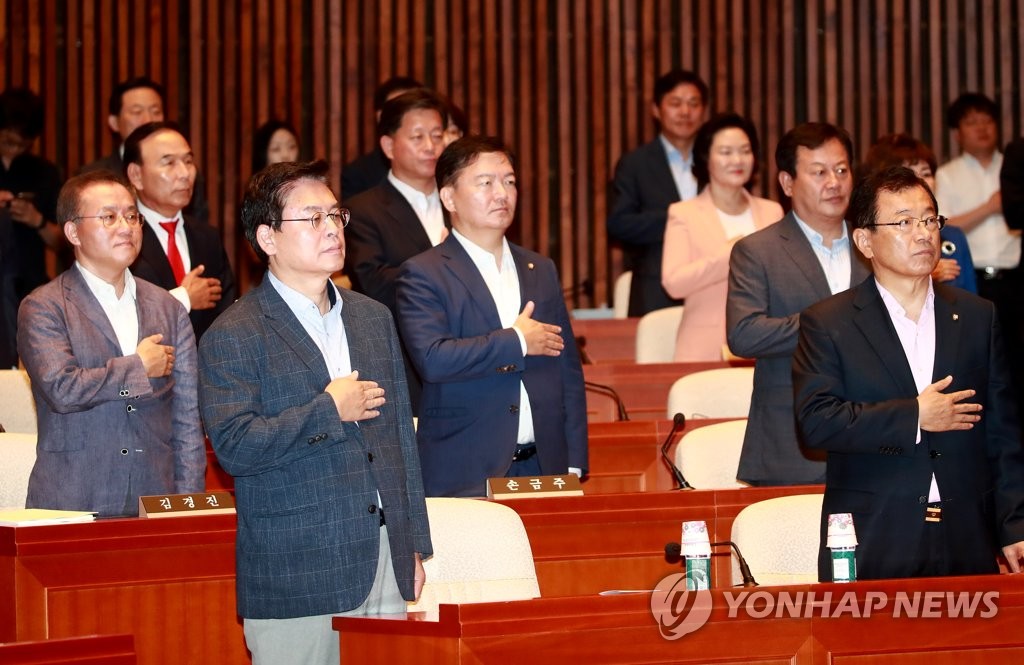 추경안 국회 통과, 공무원 증원은 정부 예비비로...증세 논쟁도