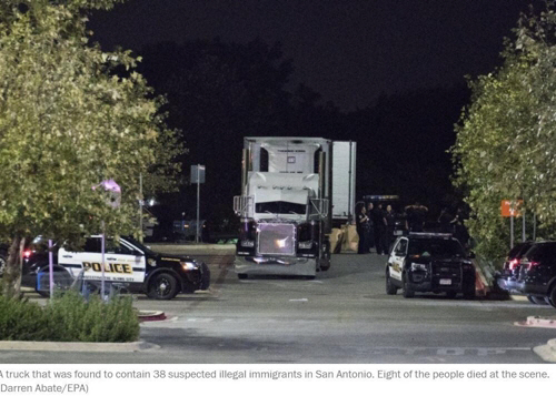미 텍사스주(州) 샌안토니오의 월마트 주차장에 있던 트레일러에서 시신 8구와 부상자 30명이 발견되는 사건이 발생했다./EPA=연합뉴스