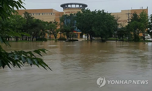 ‘물난리 외유’ 청주 도의원, 여야 징계처분/연합뉴스