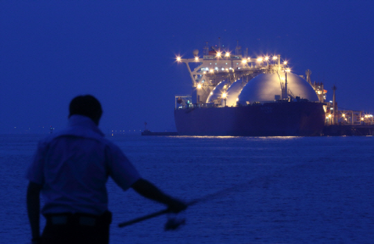 일본 지바현 훗쓰시 인근 해상에 위치한 LNG 플랜트 모습 /블룸버그