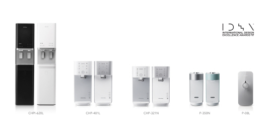 미국 ‘IDEA 2017’에서 디자인상을 받게 된 코웨이의 5개 정수기 제품. 왼쪽부터 정수기 아이스(CHPI-620L), 마이한뼘 정수기 IoCare(CHP-481L), 마이한뼘 정수기 IoCare(CHP-321N), 초슬림 정수기(P-350N), 코웨이 정수기(P-08L) 제품이다./사진제공=코웨이