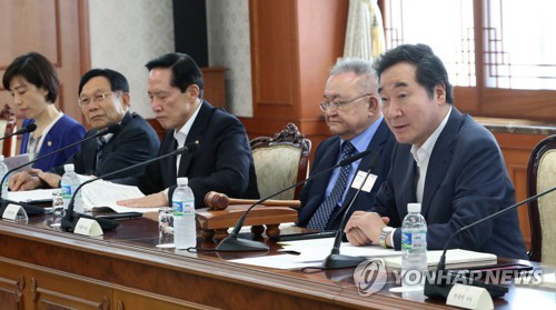 제주 4·3위원회서 발언하는 이낙연 총리/연합뉴스