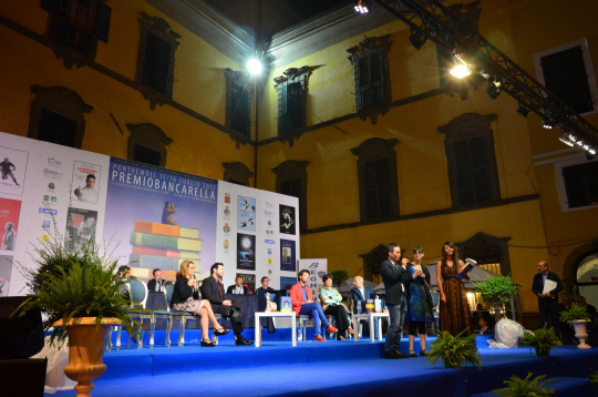 소설가 이정명이 지난 16일 이탈리아 트레몰리시에서 열린 제 65회 프레미오 반카렐라 문학상을 수상했다. /사진제공=은행나무 출판사