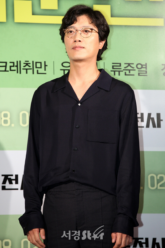 배우 박휘순이 25일 오후 서울 용산구 CGV 용산 아이파크몰에서 열린 영화 ‘택시운전사’ VIP시사회에 참석해 포토타임을 갖고 있다.