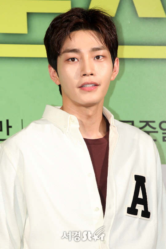 김재영이 25일 오후 서울 용산구 CGV 용산 아이파크몰에서 열린 영화 ‘택시운전사’ VIP시사회에 참석해 포토타임을 갖고 있다.