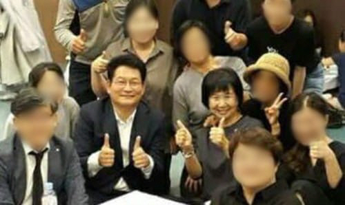 송영길·손혜원 장례식장에서 엄지척! “소풍왔냐 머리는 폼으로 달고 다녀” 신동욱