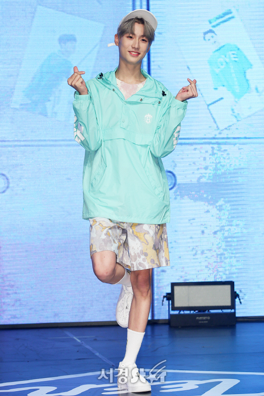 마이틴 한슬이 26일 오후 서울 강남구 일지아트홀에서 열린 첫 번째 미니앨범 ‘MYTEEN GO!’ 발매 기념 데뷔 쇼케이스에 참석하고 있다.