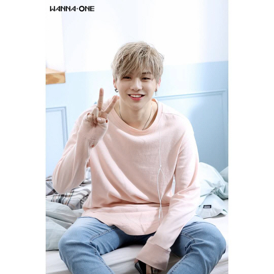 강다니엘 티저 공개! 눈웃음 심쿵 “뭐가 더 괜찮은 것 같아?” 너야 너