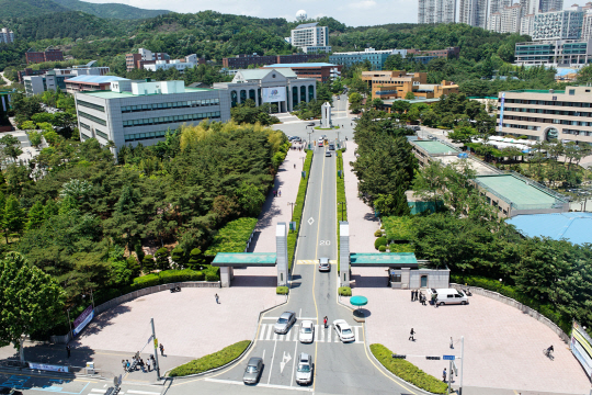 울산대학교는 국내 최대 산업도시를 배경으로 한 산학협력 교육을 특성화해 글로벌 대학으로 성장했다. /사진제공=울산대학교