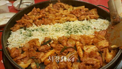 강릉 경포대 맛집 ‘치즈닭갈비’(사진=솔올통나무집닭갈비)