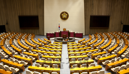 이번주 여름철 휴가철이 절정에 이른 가운데 상당수 의원들이 해외로 나가는 등 여의도 국회 의사당이 텅텅 빌 것으로 보인다./사진=이미지투데이