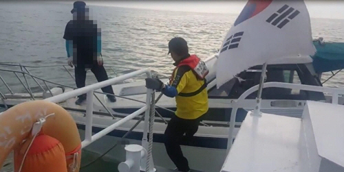 인천 장봉도 해상서 모터보트 고장 표류…승선원 5명 구조
