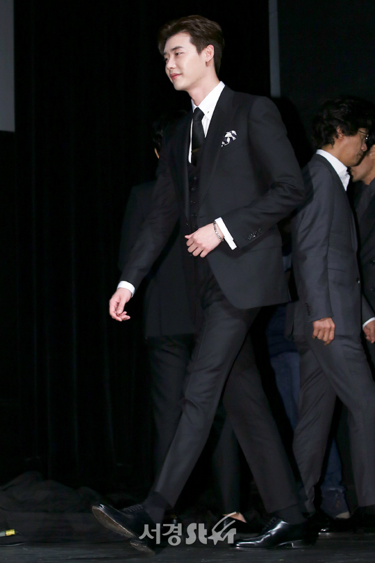 배우 이종석이 31일 오전 서울 강남구 CGV 압구정에서 열린 영화 ‘브이아이피(V.I.P.)’ 제작보고회에 참석하고 있다.
