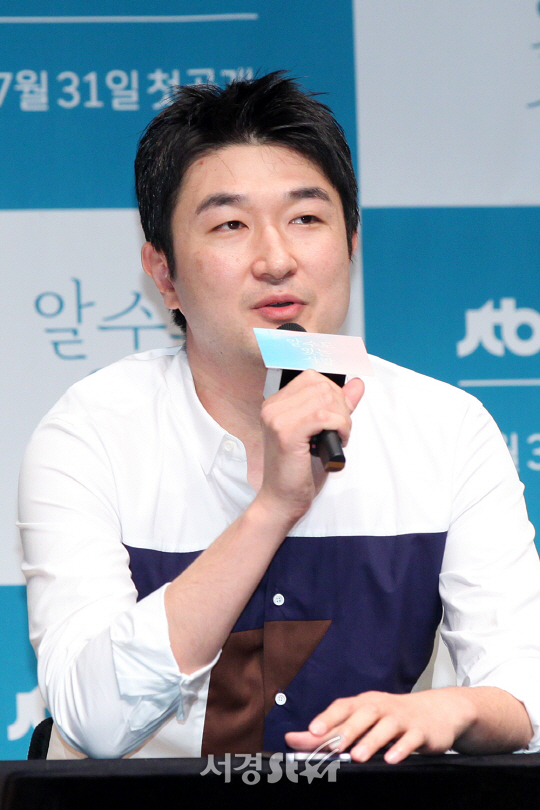 임현욱PD가 31일 오후 서울 마포구 상암동 JTBC 빌딩 2층 JTBC홀에서 열린 웹드라마 ‘알 수도 있는 사람’ 제작발표회에 참석했다.