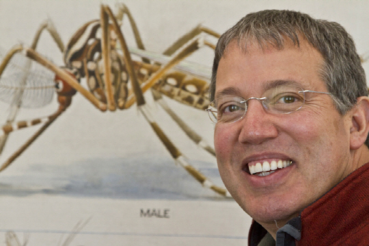 UC 얼바인 대학교 앤서니 제임스 교수는 말라리아 병원충에 항체 유전자를 가진 모기를 개발하는데 성공했다.