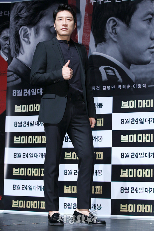 배우 김명민이 31일 오전 서울 강남구 CGV 압구정에서 열린 영화 ‘브이아이피(V.I.P.)’ 제작보고회에 참석하고 있다.