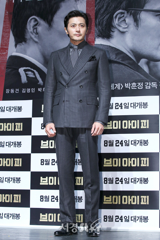 배우 장동건이 31일 오전 서울 강남구 CGV 압구정에서 열린 영화 ‘브이아이피(V.I.P.)’ 제작보고회에 참석하고 있다.