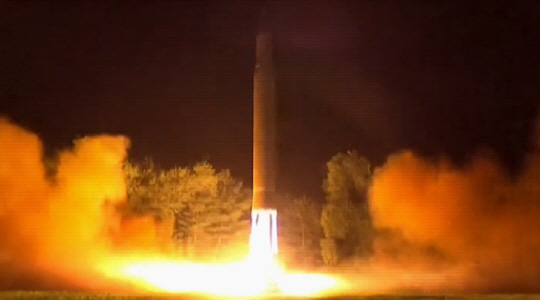 북한이 28일 밤 발사한 대륙간탄도미사일(ICBM) ‘화성-14’형. /연합뉴스