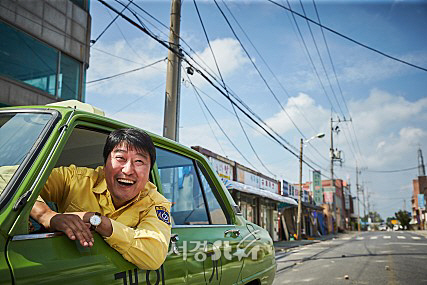 ‘택시운전사’, ‘군함도’ 저지하고 진정한 ‘천만영화’ 될까?