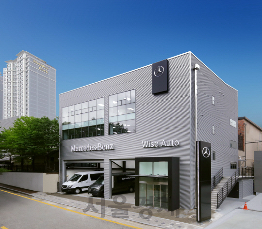 서울 강남 수입차 사거리에 새롭게 문을 연 벤츠의 밴 ‘스프린터’ 전용 서비스센터 모습