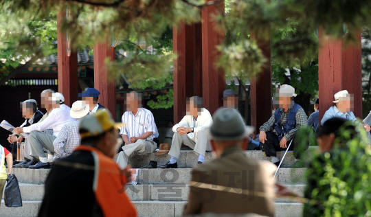 세계 최고 기대수명과 노인빈곤율 공존…외신이 지적한 한국의 모순