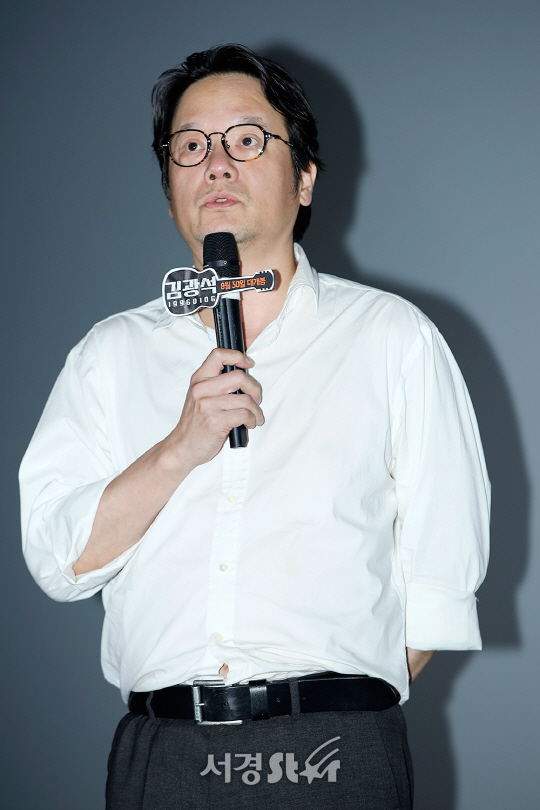 오동진 평론가가 3일 오후 서울 용산구 CGV용산아이파크몰에서 열린 영화 ‘김광석(감독 이상호)’ 언론시사회에 참석하고 있다.