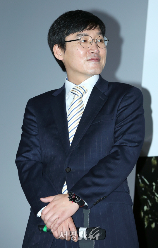 이동원 변호사가 3일 오후 서울 용산구 CGV용산아이파크몰에서 열린 영화 ‘김광석(감독 이상호)’ 언론시사회에 참석하고 있다.