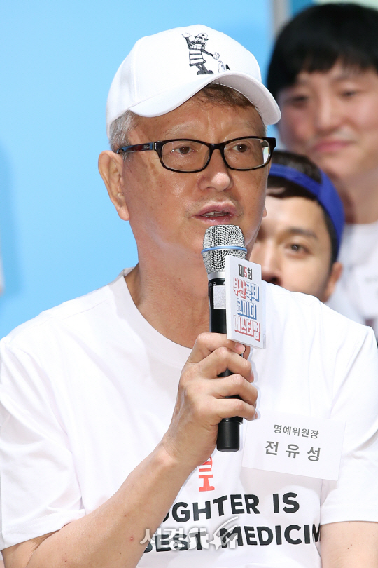 개그맨 전유성이 3일 오후 서울 용산구 동자아트홀에서 열린 ‘제 5회 부산국제코미디페스티벌’ 기자회견에 참석하고 있다.