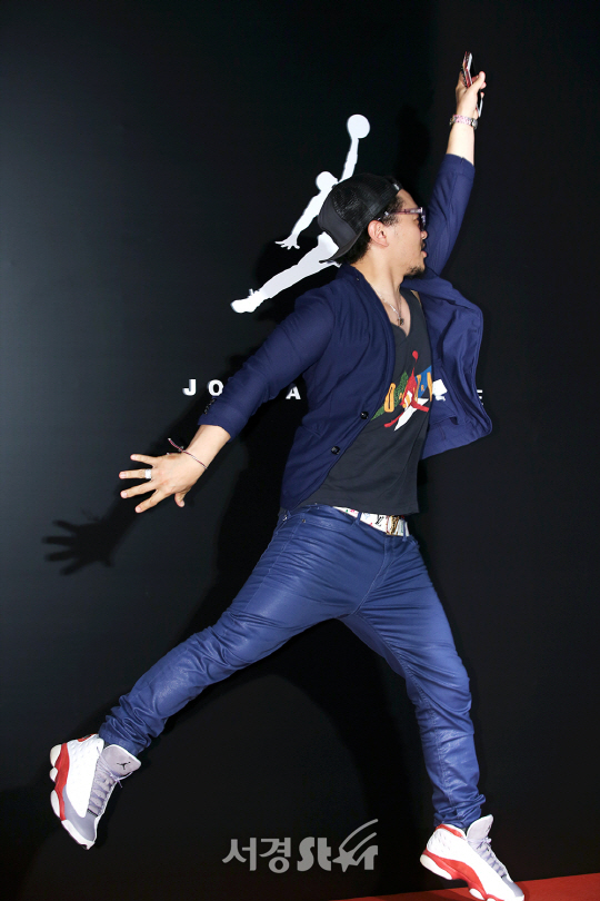 배우 양동근이 3일 오후 서울 마포구에서 열린 한 스포츠 브랜드 콘셉트 매장 런칭 기념 행사에 참석해 포즈를 취하고 있다.