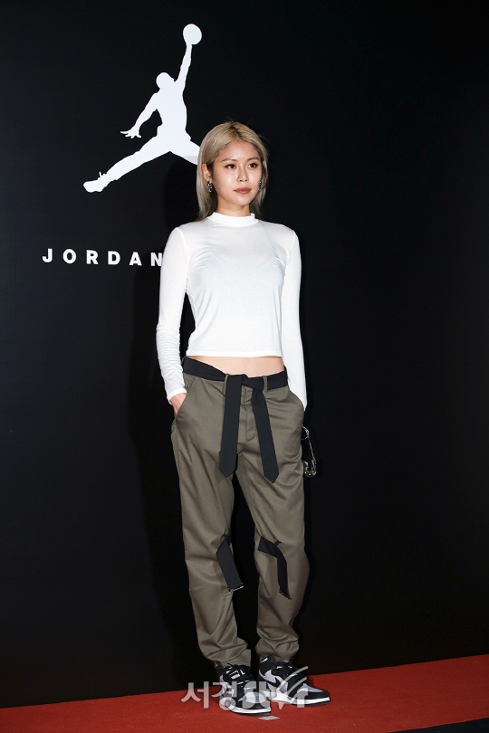 모델 안아름이 3일 오후 서울 마포구에서 열린 한 스포츠 브랜드 콘셉트 매장 런칭 기념 행사에 참석해 포즈를 취하고 있다.