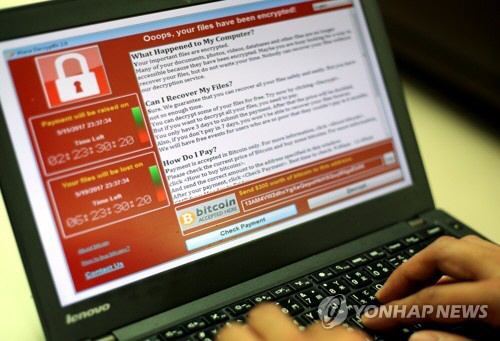 워너크라이(WannaCry) 랜섬웨어 해커들이 피해자들로부터 벌어드린 몸값이 약 10만 8,00파운드(약 1억 6,200만원)에 달하는 것으로 분석됐다./연합뉴스