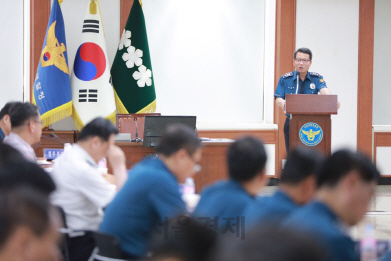 김정훈 서울지방경찰청장이 3일 서울 종로구 청사에서 서울지역 경찰 지휘부회의를 진행하고 있다./사진제공=서울지방경찰청