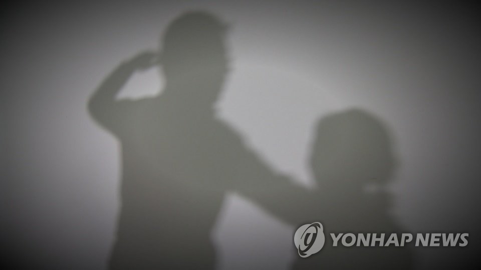 현역 국회의원, 가정폭력 혐의로 경찰 조사 받았다...네티즌 궁금증 키워