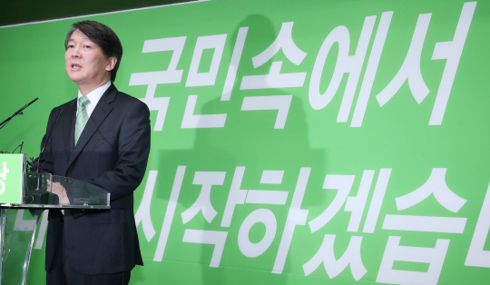 국민의당 안철수 전 의원이 3일 오후 서울 여의도 당사에서 당대표 선거 출마 기자회견을 하고 있다. /사진=연합뉴스