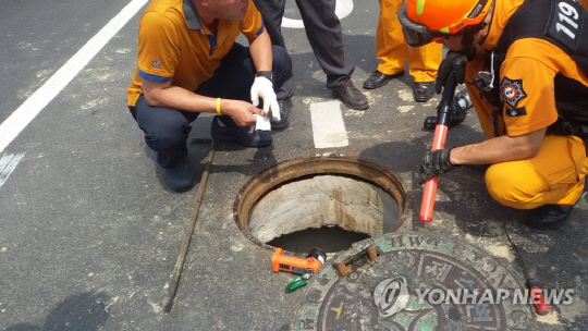 폭염 속 맨홀 작업하던 근로자 2명 숨져…질식사 추정