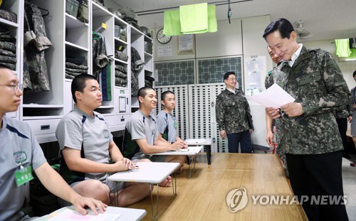 송영무 국방장관, 7일 ‘공관병 갑질’ 관련 긴급대책회의