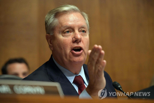 그레이엄 美 상원의원 “中, 김정은 안 다루면 뒷마당 전쟁 볼 것”