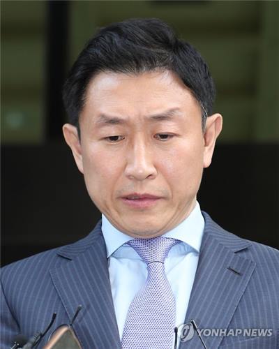 '스폰서 검사' 김형준, 2심서 무죄...집행유예 