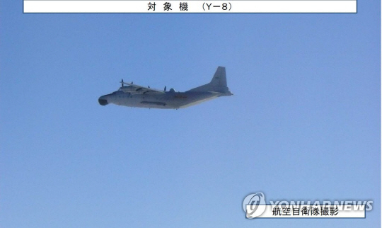 중국 군용기, 오키나와 공해 상공 비행…자위대 전투기 긴급 발진 ‘긴장’