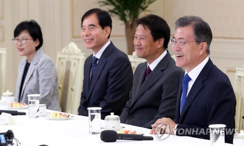 文대통령 '최저임금 및 알바비 미지급 근로감독 강화 필요'